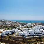 Vivi Homes - Golden Horizon Sauna, Pool, Gym&beach Apartment *