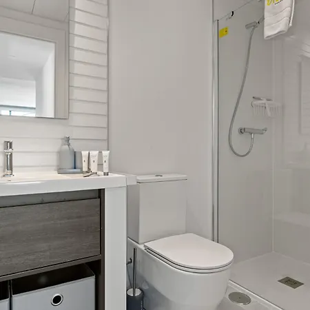Apartment Vivi Homes - Golden Horizon Sauna, Pool, Gym & *