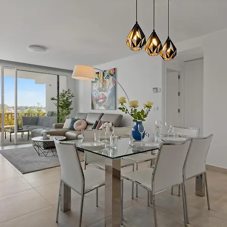 Vivi Homes - Golden Horizon Sauna, Pool, Gym & Apartment