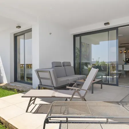 Vivi Homes - Golden Horizon Sauna, Pool, Gym & Apartment